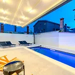 Apartman Lovely In *