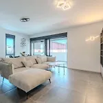 Apartman Lovely In *