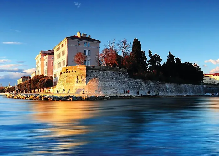 Lovely In Ζαντάρ