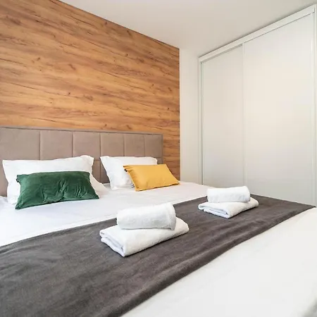 Apartment Lovely In Zadar