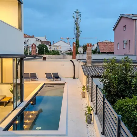 Apartment Lovely In Zadar