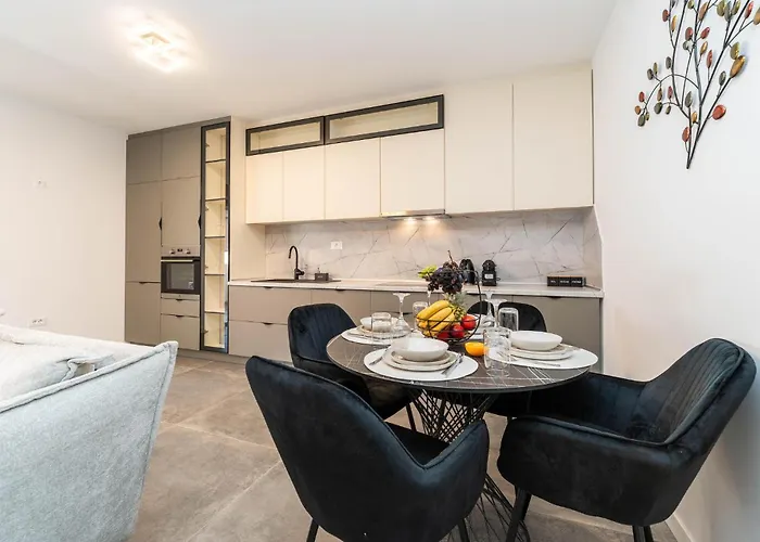 Apartment Lovely In Zadar