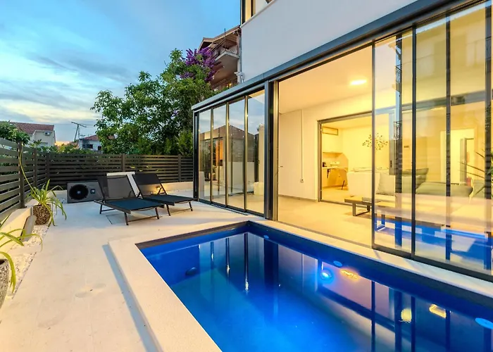 Apartment Lovely In Zadar