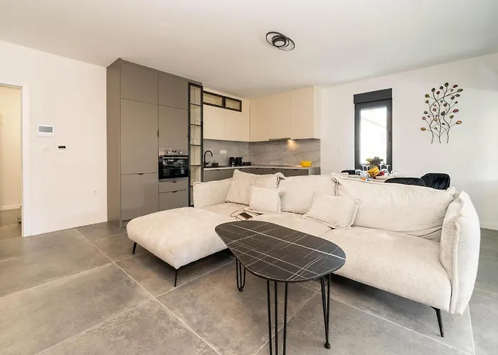 Apartment Lovely In